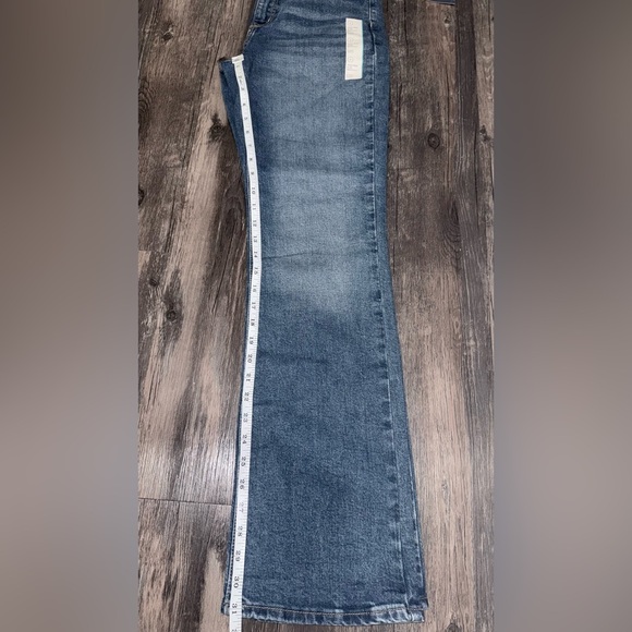 Universal Thread Medium Blue High Rise Jeans - Picture 7 of 10